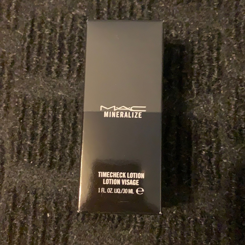 MAC mineralize timecheck lotion new
